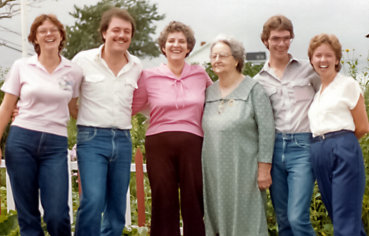 Linda Jean (Goyetche) & Gino Phares, Barbara Goyetche of London, ON, Maria Goyetche of Petit de Grat, NS, Raymond Goyetche & Elaine (Goyetche) Cornell of London, ON (1983)